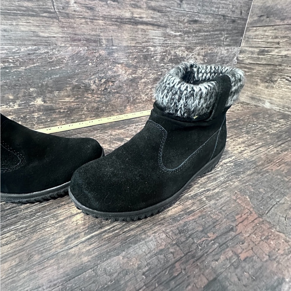 Khombu Black Ankle Boots with Gray Knit Cuff